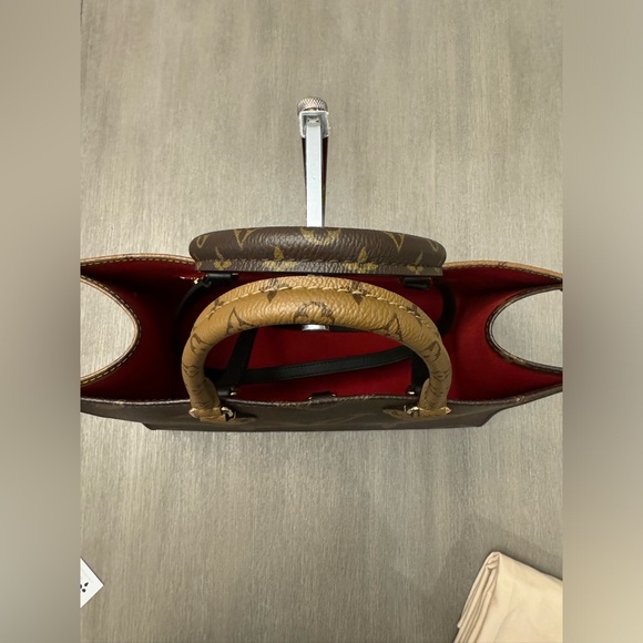 LV On the Go MM Reverse Monogram - Picture 6 of 10